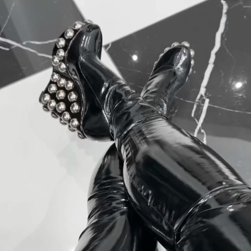 IAM JENNIFER LE RIOT STUD WEGDE BOOTS
SIZE US 9